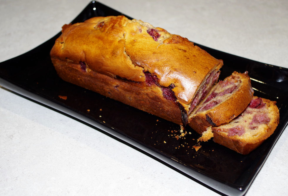 Recette de cake au chocolat blanc et framboises