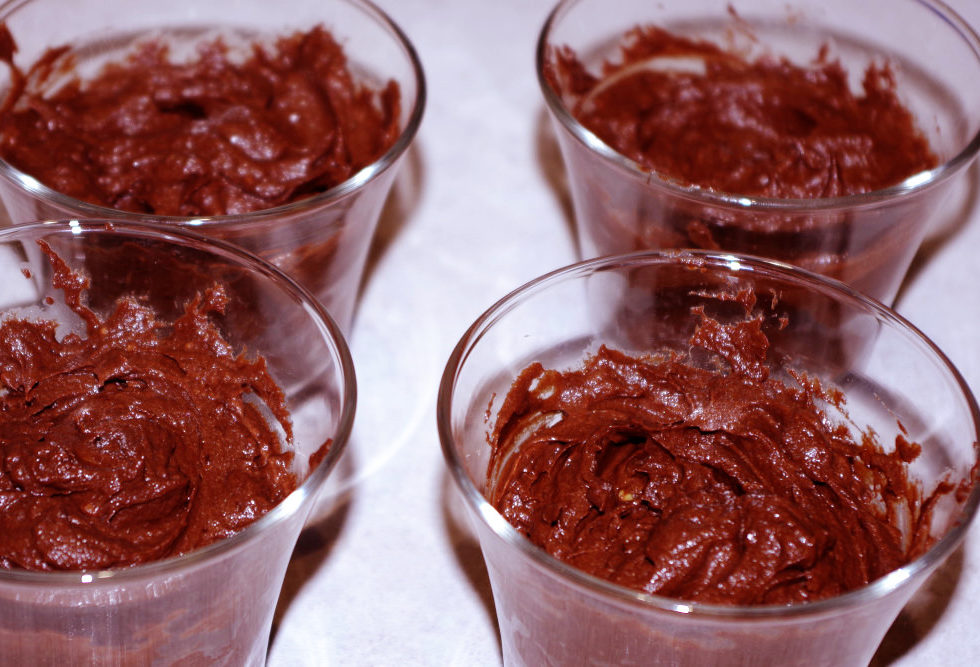 Recette des crèmes mousseuses à l'avocat et au chocolat