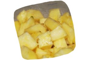 Recette de la salade d'ananas aux crevettes et noix de cajou : dés d'ananas