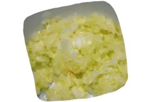 Recette de tajine de poulet aux carottes et pois chiches : oignons hachés